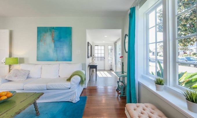 Westchester House | Colorful Boutique 3 bedroom Home -Close to Beach - LMU- Near Golf Course - LAX