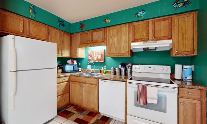 Socastee House | Colorful home with water view, close to river access, fishing, with WiFi, AC