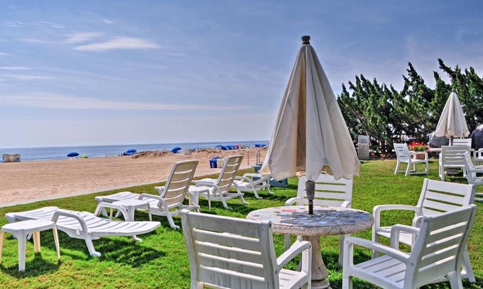 Northeast Virginia Beach Apartment | Colorful Virginia Beach Studio - Steps to Beach!