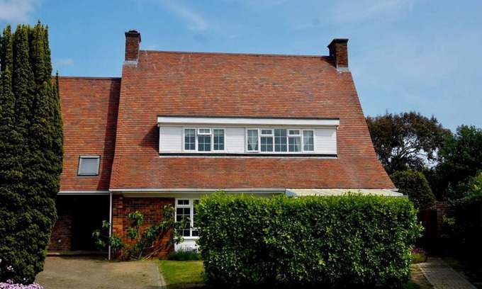 West Wittering House | Colourful Coastal Retreat. Six bedroom family home next to West Wittering beach.