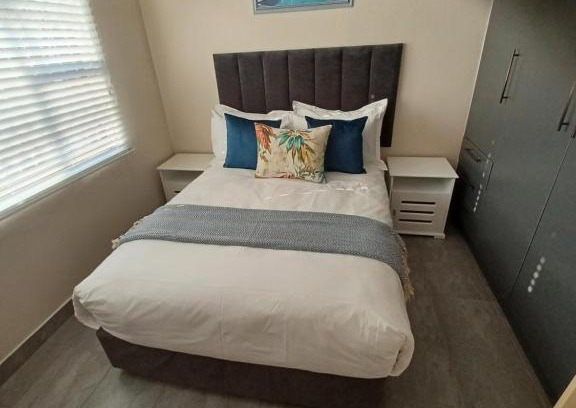 Pretoria Apartment | Colourfully cosy
