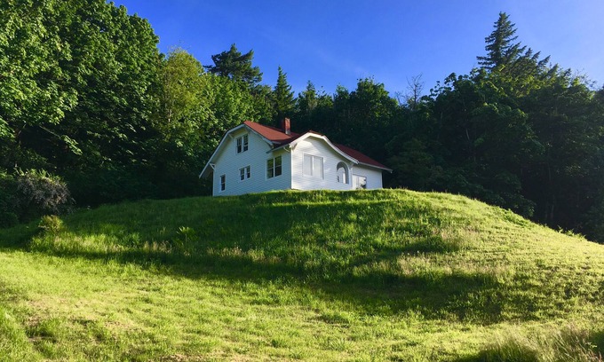 Corbett House | Columbia River Gorge Retreat with a view