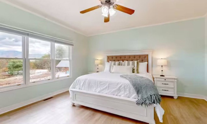 Ellijay Hotel | Combined Family Suite w/Resort Pool + VIEWS