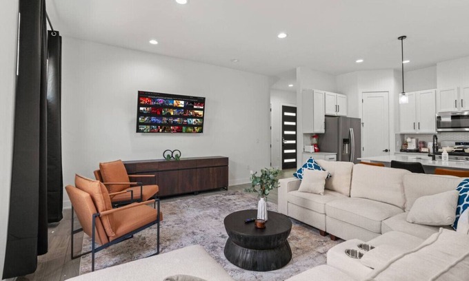 MLK Apartment | Combined Luxurious Home - Up to 18 Guests