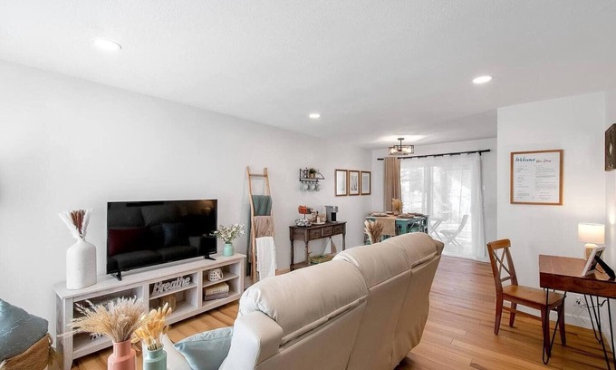 Wichita Apartment | Come and enjoy our coastal themed 2 bed, 1 bath apartment