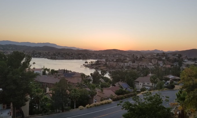 Canyon Lake House | Come! Enjoy "A Bit-o-Paradise" on Vacation Drive. Catch our daily sunsets.