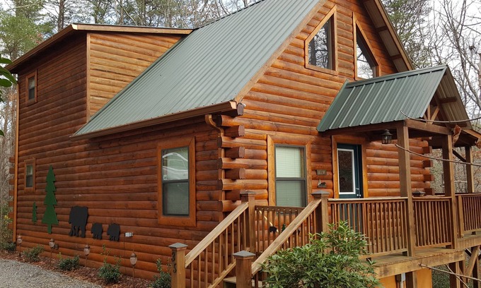 Murphy Cabin | Come Enjoy The Mountains In Your Own 3 Bedroom Real Log Cabin!