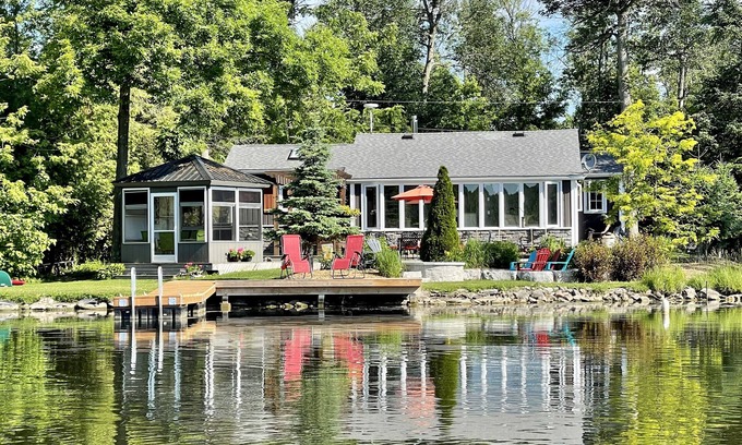 Quinte West Cottage | Come Escape to the Water’s Edge Hideaway!