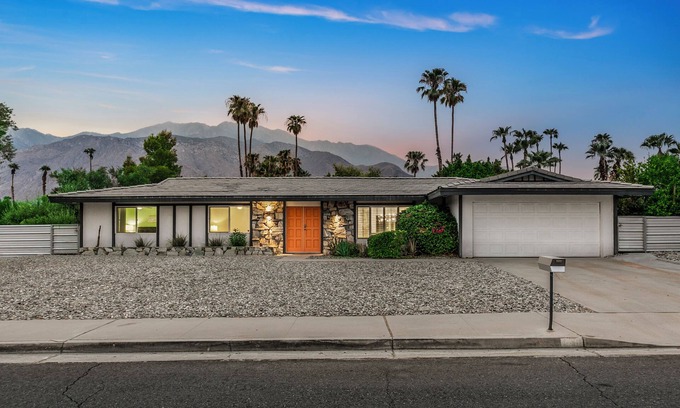 Sunrise Vista Chino House | Come Fly With Me - Palm Springs