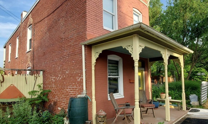 Frederick House | Come Home to Style & Comfort, Historic District Home, It's all here! for 6, OSP