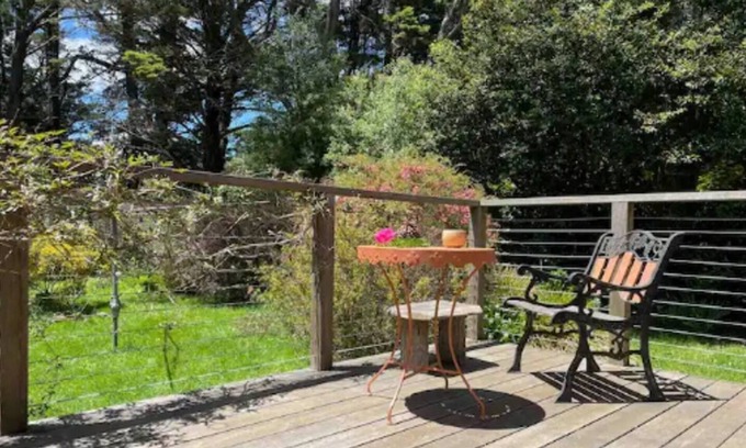 Bundanoon House | Come stay at our Cosy Cottage in Bundanoon. Short walk to cafes and restaurants.