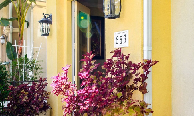 Townsite House | Come stay at our spacious beach house!