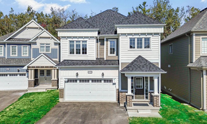 Gravenhurst House | Come stay at the Muskoka Lakes! Close to several golf courses, resorts and lakes