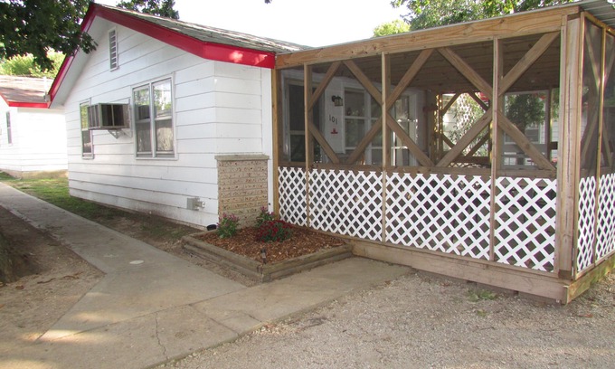 Indian Point Cabin | Come stay in our 2bd cabin on Table Rock Lake close to Silver Dollar City!