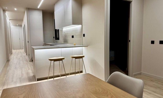 Santa Coloma de Gramenet Apartment | Comfortable and stylish apartment on First Floor.1A