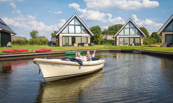 De Veenhoop House | Comfort 6-8-person water villa in the holiday park Landal Waterpark De Alde Feanen