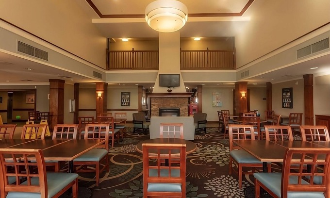 Anaheim Resort Hotel | Comfort & Convenience: Budget Friendly Suite w/1BR & Kitchen - Free Breakfast