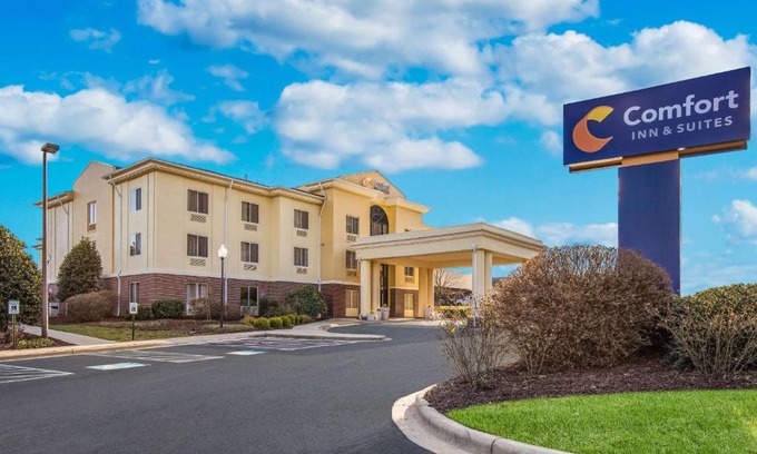Brevard Hotel | Comfort Inn & Suites Brevard North