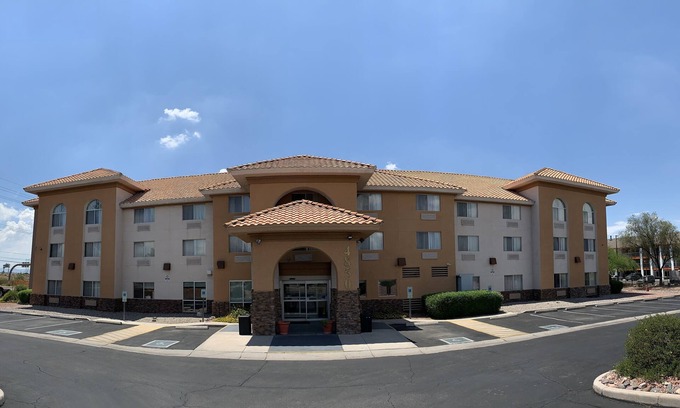 Tucson Hotel | Comfort Inn & Suites near Kino Sports Complex