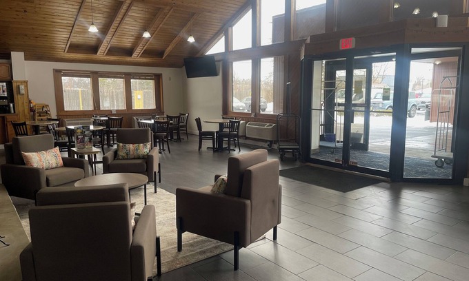 Syracuse Hotel | Comfort Inn & Suites Syracuse-Carrier Circle