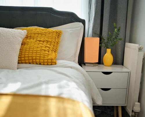 Market Harborough Apartment | Comfort Lettings - 4 bedroom, 8 Beds & 2 Free Parking, Garden, Family and Workers Friendly