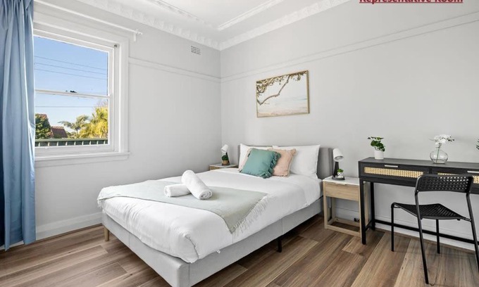 Hurstville House | Comfort Queen Room - Private - Prime Spot - Shared Bathroom