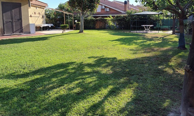 Marina di San Nicola Apartment | Comfortable Apartment with Garden and WiFi