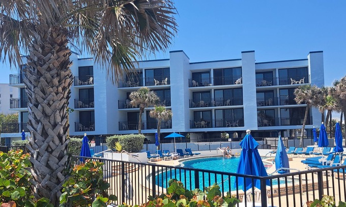 Indian Harbour Beach Resort | Comfortable 2 bedroom right on the beach