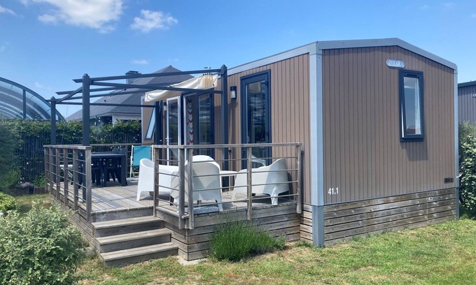 Jullouville-les-Pins House | Comfortable 2-Bedroom Mobile Home with Pool, 200m from Beach, Parking, WiFi Included