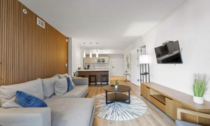 Hallandale Beach Apartment | Comfortable 2bd/2bath 4th floor beach apartment