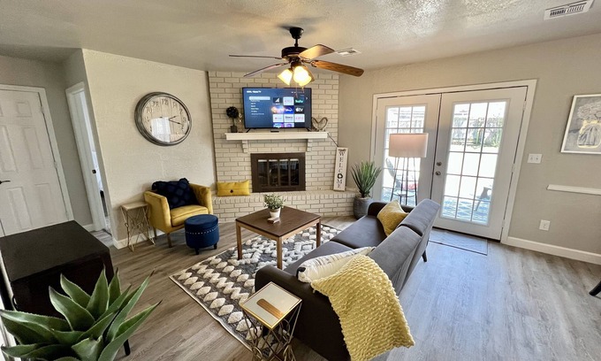 Broken Arrow House | Comfortable 3-bedroom BA home with large backyard