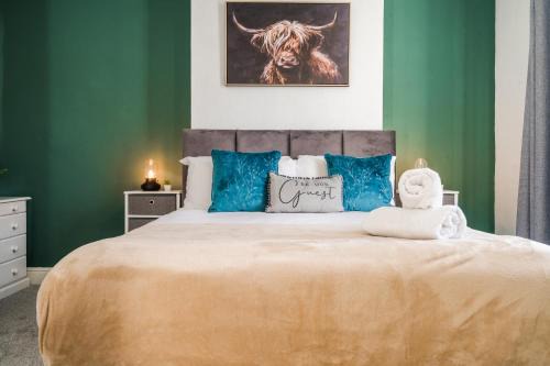 Edgbaston House | Comfortable 4 Bedroom Home Guests 7 High Speed WiFi and Parking Near Link road, Avail Exclusive Offers Now!