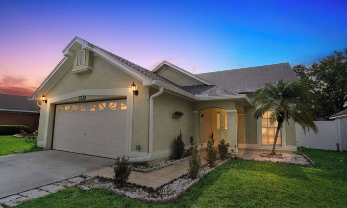 Orlando House | Comfortable 4BR Getaway: WiFi and Parking Included