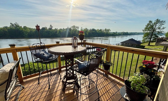 Industrial House | Comfortable and safe neighborhood Riverview Home. Close to Dozens of Restaurants