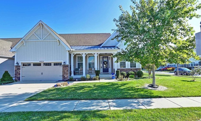 Millville House | Comfortable and Spacious 5 Bed 3 Bath House in Bishops Landing Community! Wifi Available, Pools, Fitness Center, Tennis, Beach Shuttle, Playground!