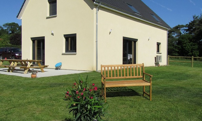 Longueil Cottage | Comfortable and spacious house (sleeps 10), quiet - 3 km from the beach