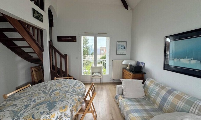 Luc-sur-Mer Apartment | Comfortable apartment close to the sea