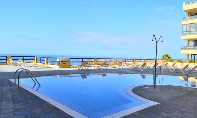 San Miguel de Abona Apartment | Comfortable apartment with private solarium, WiFi and heated swimming pools