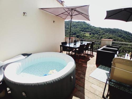 Falcinello Apartment | Comfortable Apartment with Sea View in Falcinello