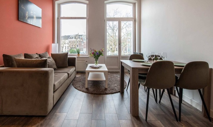 Oude Pijp Apartment | Comfortable central apartment with private balcony