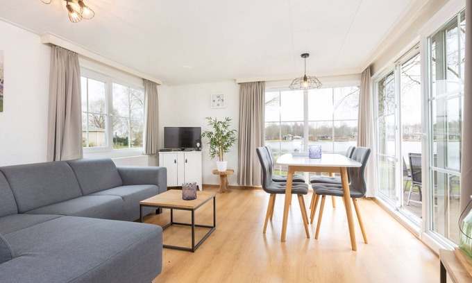 Hoge Hexel Ski Chalet | Comfortable chalet with a combi microwave, in green Twente