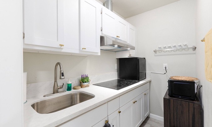 Compton Apartment | Comfortable Compton 2 Bed APT 3