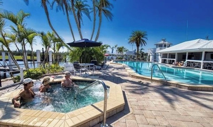 Englewood Condo | Comfortable Condo w/marina and ICW views & Private Beach Access