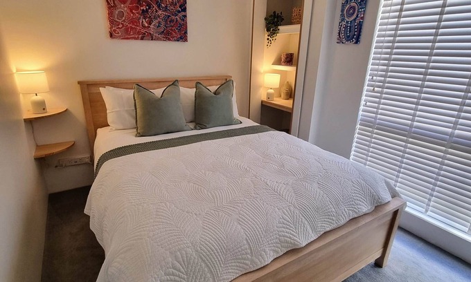 Quinns Rocks Apartment | Comfortable & cosy Queen bed apartment