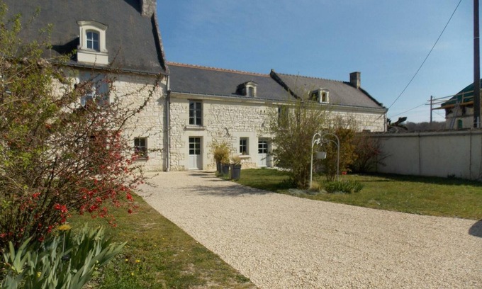 Huismes Cottage | Comfortable cottage near Chinon with wifi and parking