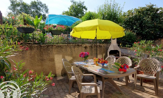 Bussieres Cottage | Comfortable cottage with garden, pets allowed