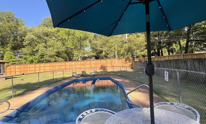 East Memphis House | Comfortable East Memphis home with a pool in a great neighborhood