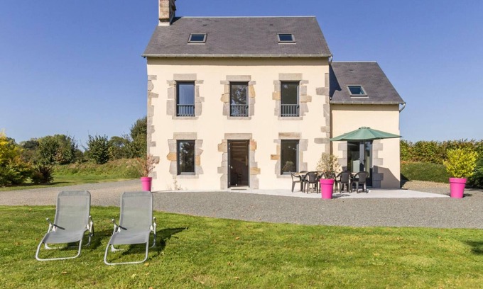 Muneville-sur-Mer Cottage | Comfortable family house near beaches, 4 bedrooms