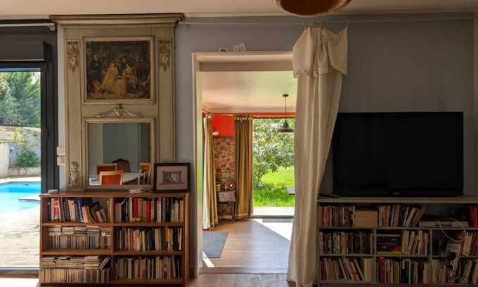 Tresses House | Comfortable family home with pool 10 minutes from Bordeaux