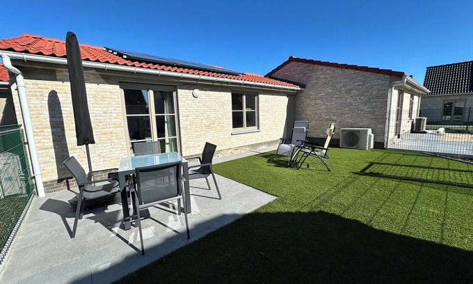 Koksijde House | Comfortable holiday home on park near sea